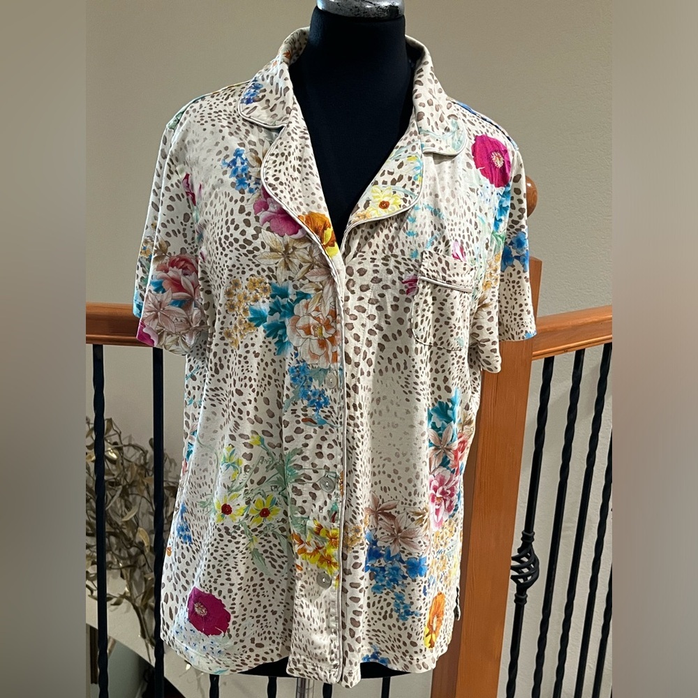 JOHNNY WAS FLORAL Animal Print Button Up PAJAMA TOP in Cream Multi, WOMEN SIZE L